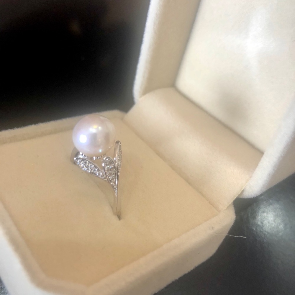 Sterling silver with pearl ring. Size 7